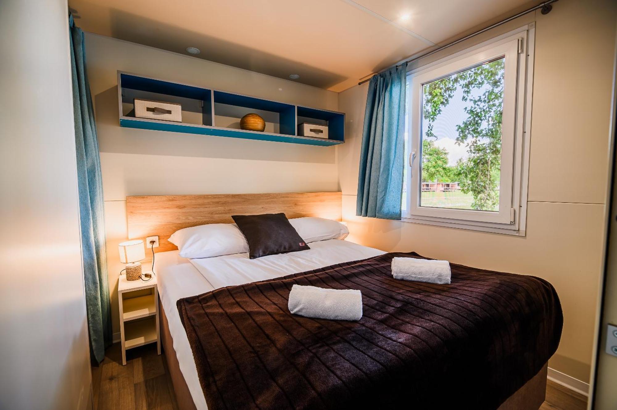 Lake View Mobile Homes With Thermal Riviera Tickets In Terme Catez Catez ob Savi Room photo